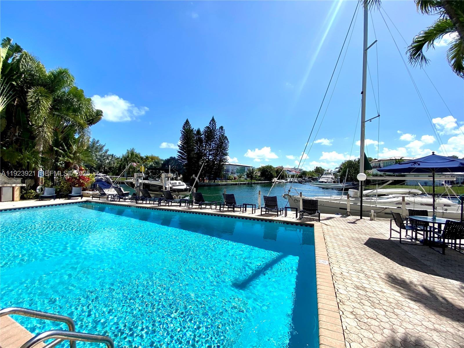 1650 NE 115th St # 405