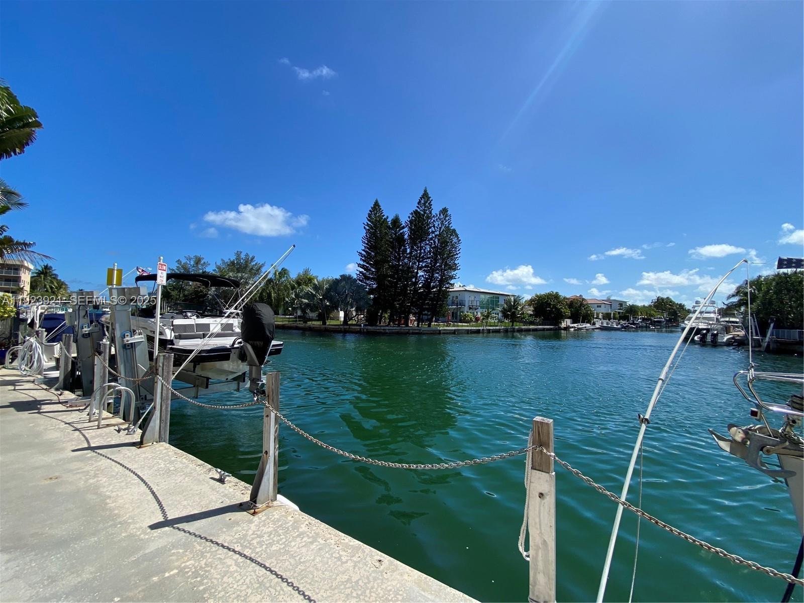 1650 NE 115th St # 405