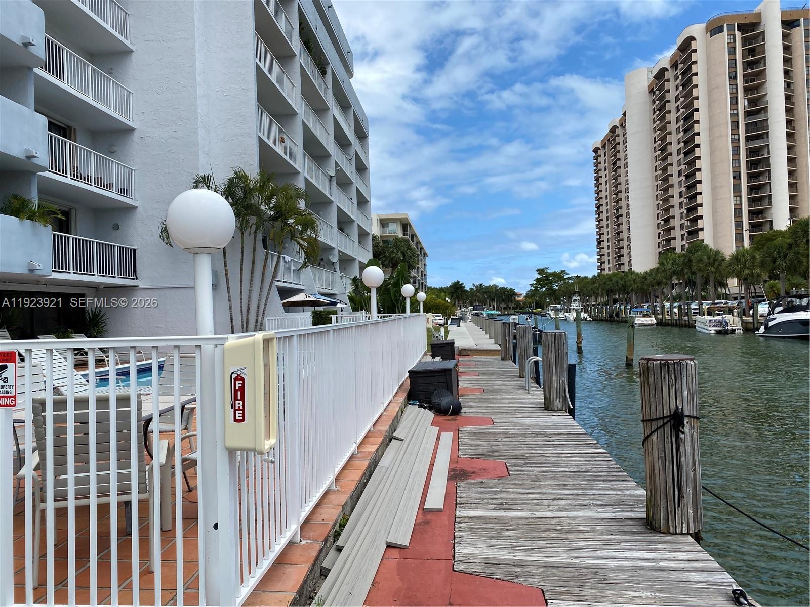 1650 NE 115th St # 405