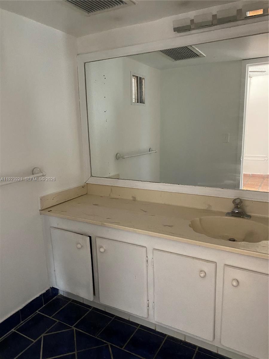 1650 NE 115th St # 405