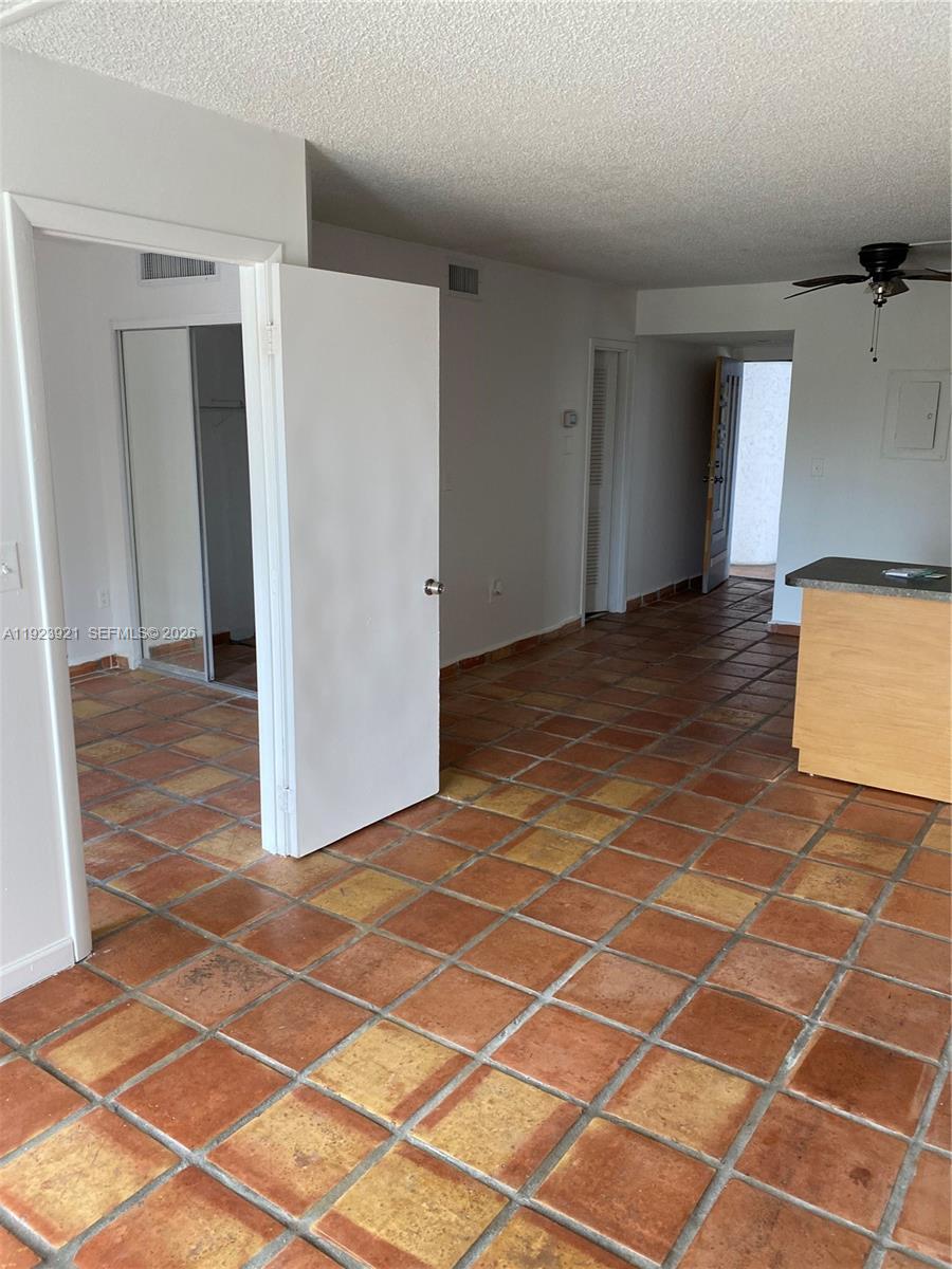 1650 NE 115th St # 405