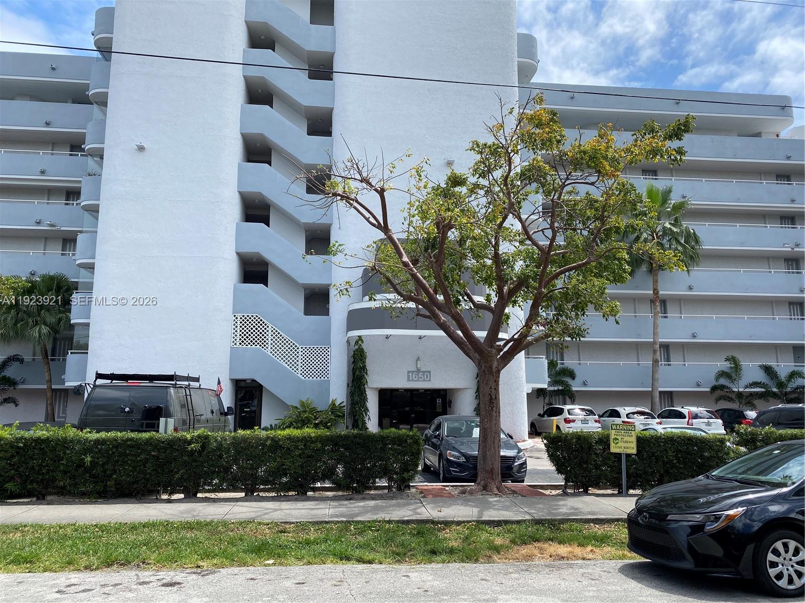 1650 NE 115th St # 405