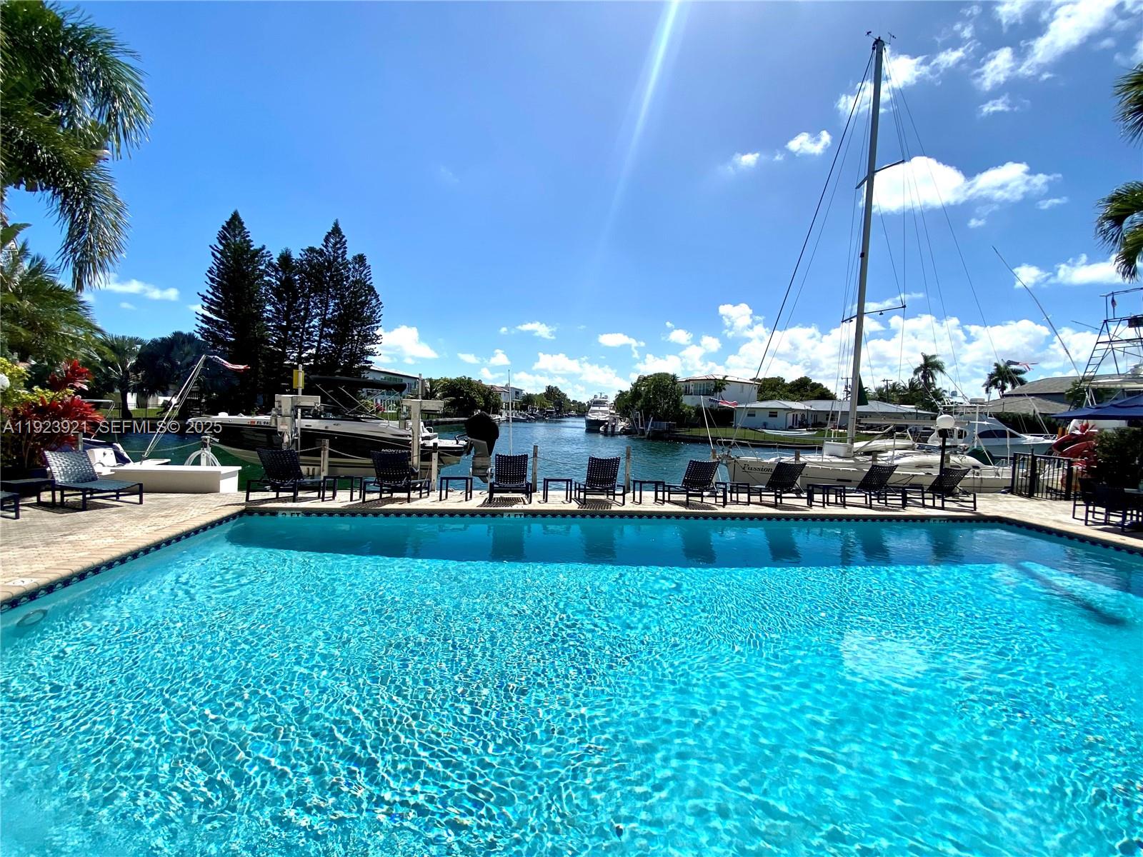 1650 NE 115th St # 405