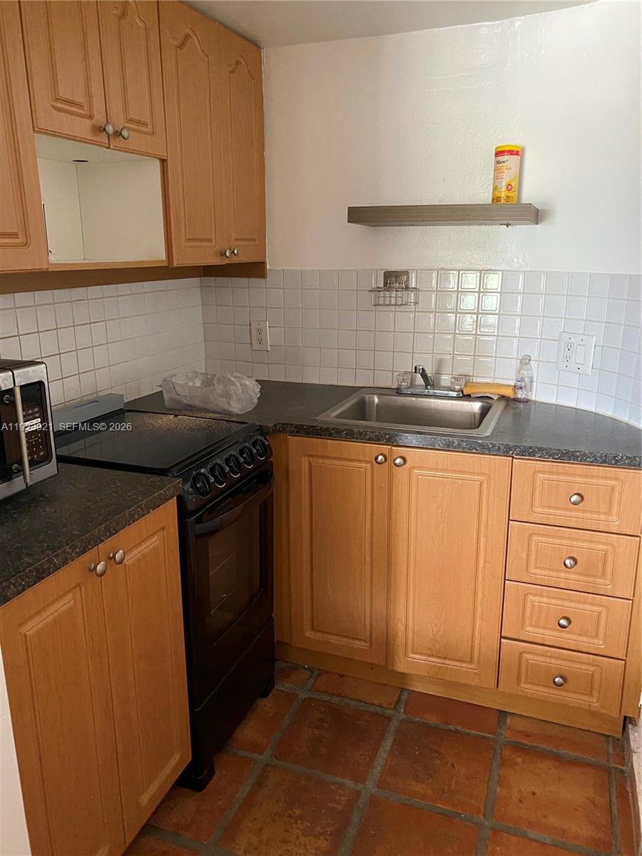 1650 NE 115th St # 405