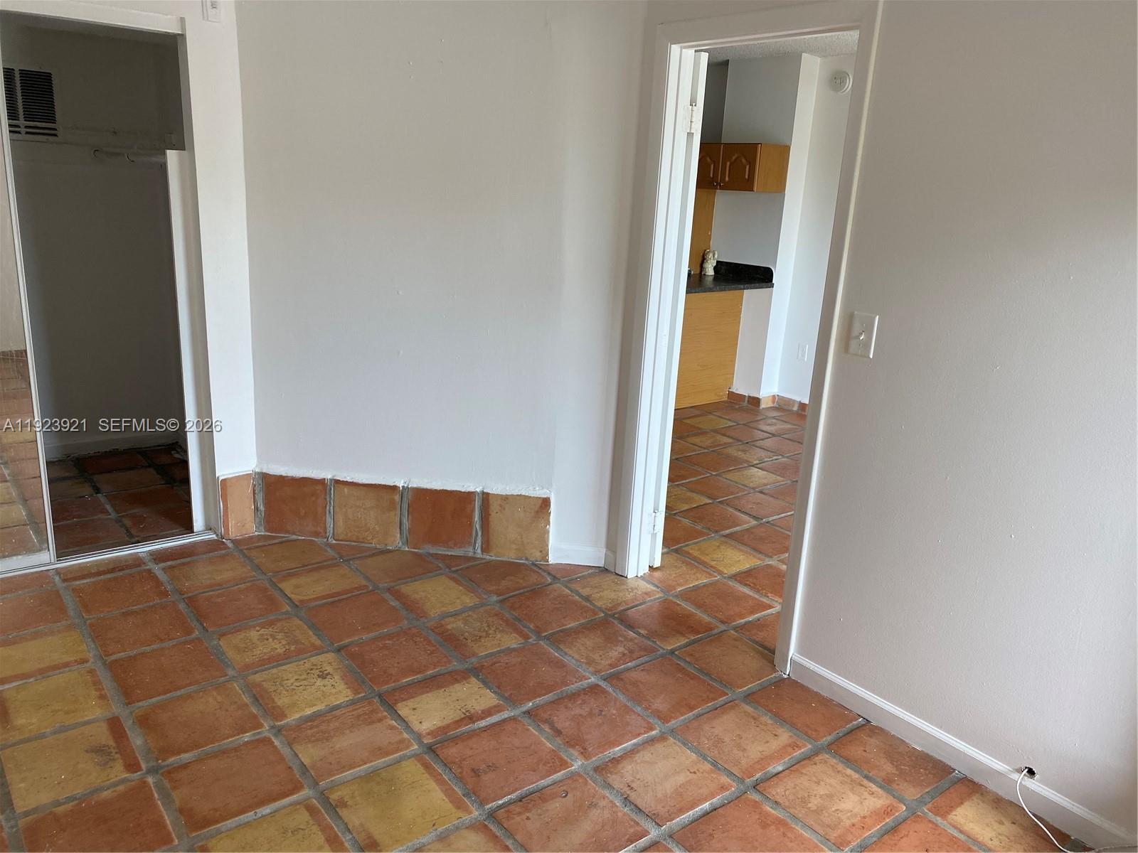 1650 NE 115th St # 405