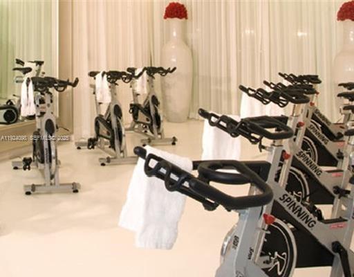 475 Brickell Ave # 910