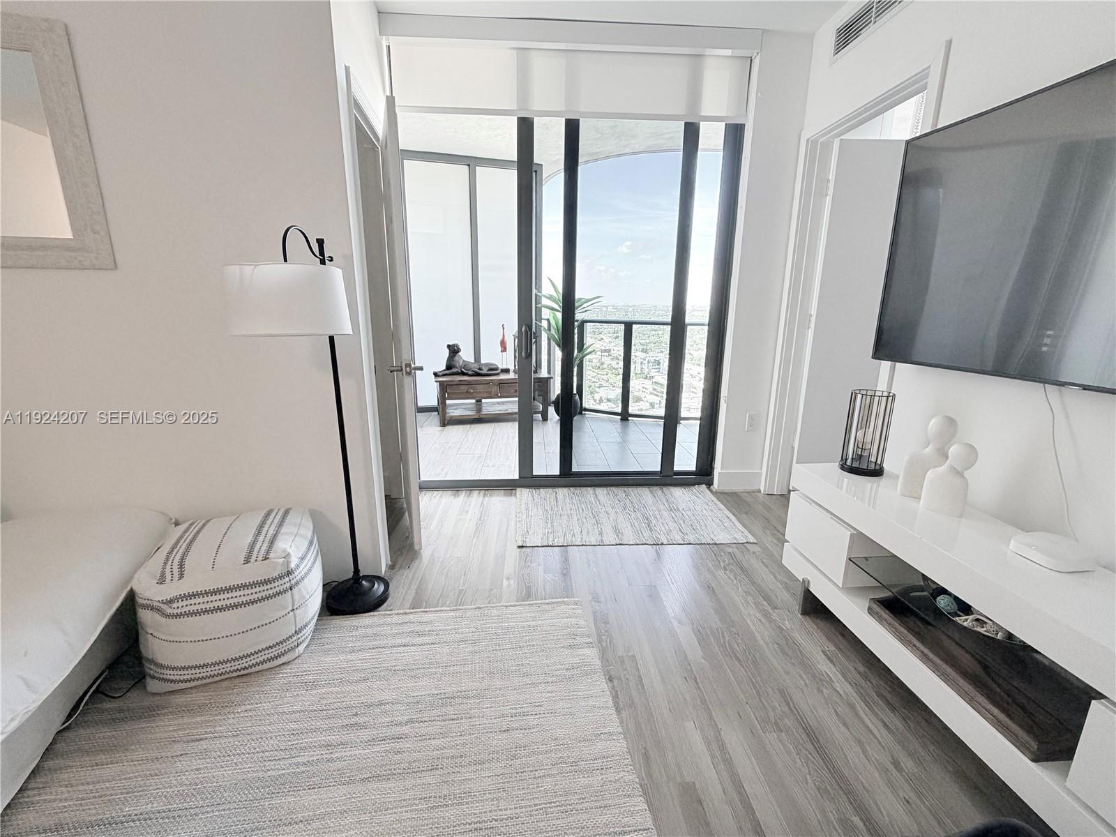 121 NE 34th St # 3014