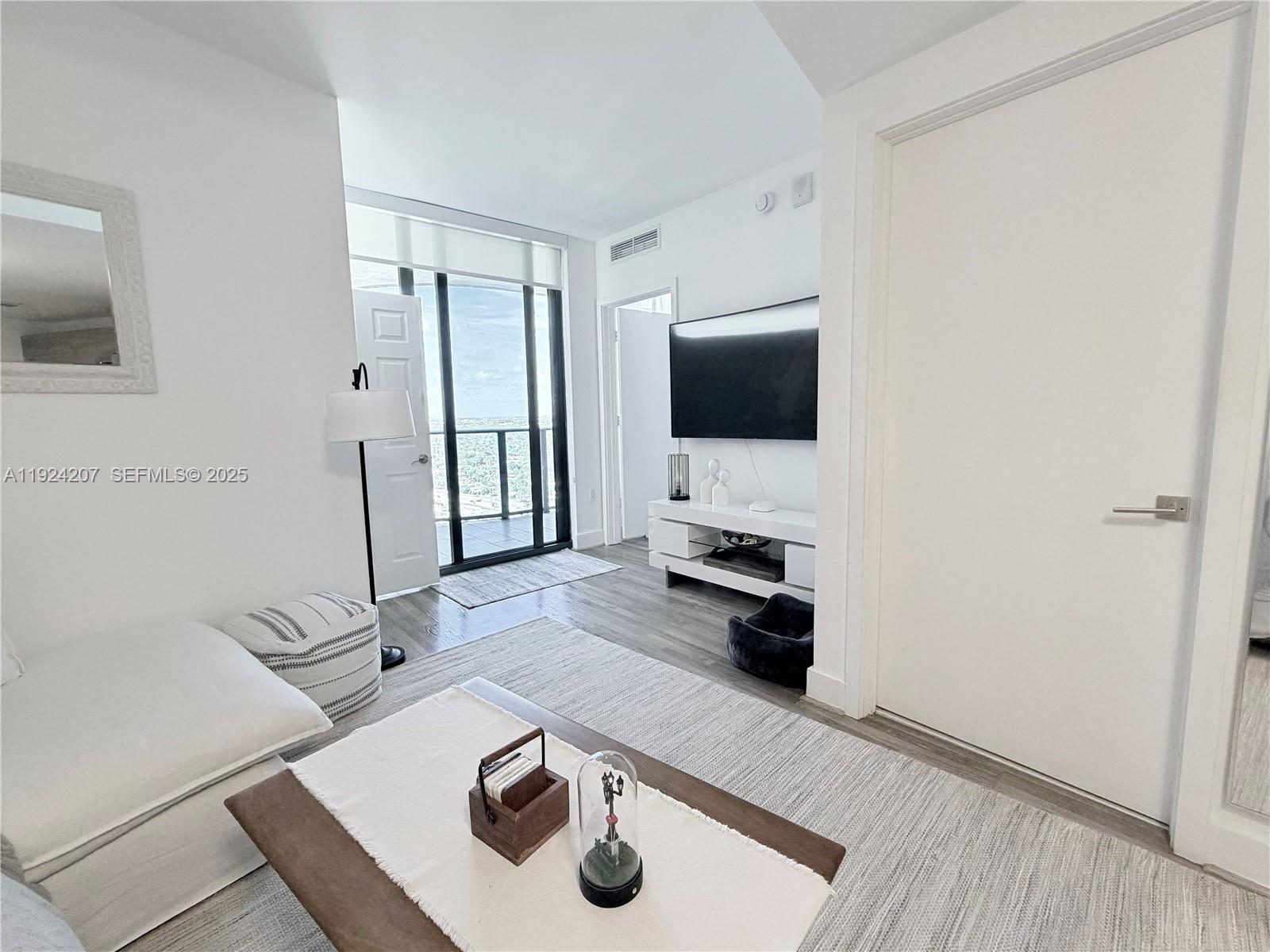 121 NE 34th St # 3014