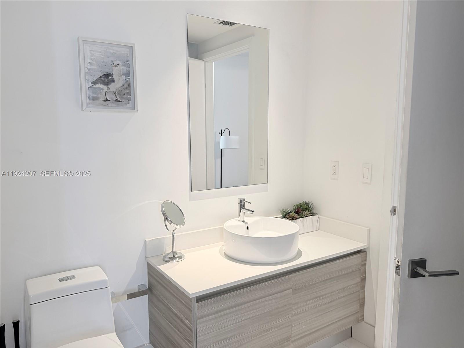 121 NE 34th St # 3014