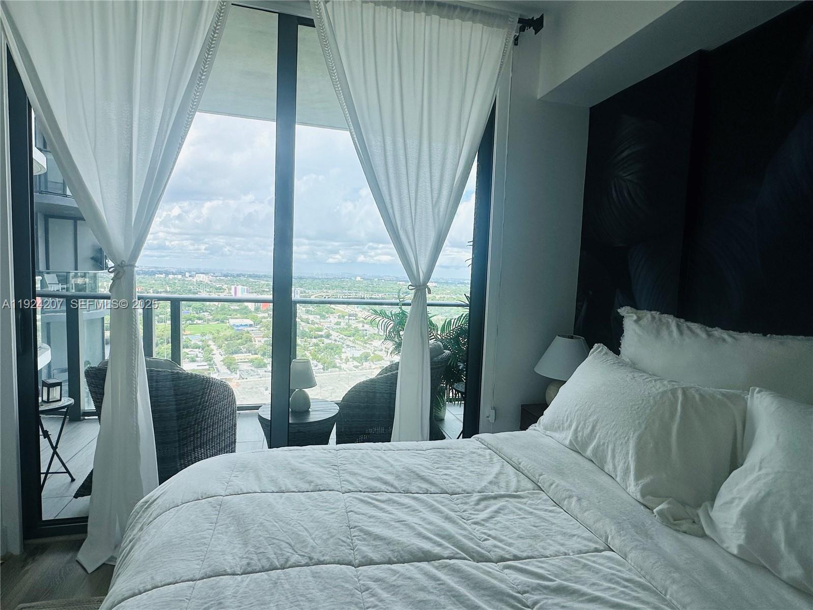 121 NE 34th St # 3014