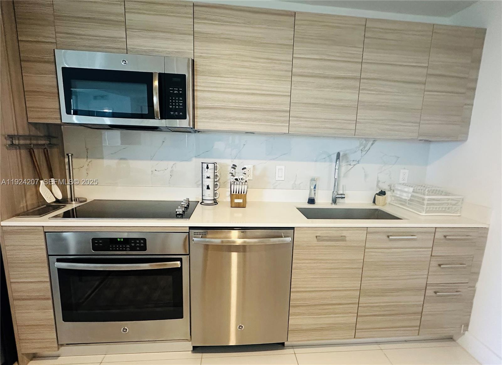 121 NE 34th St # 3014