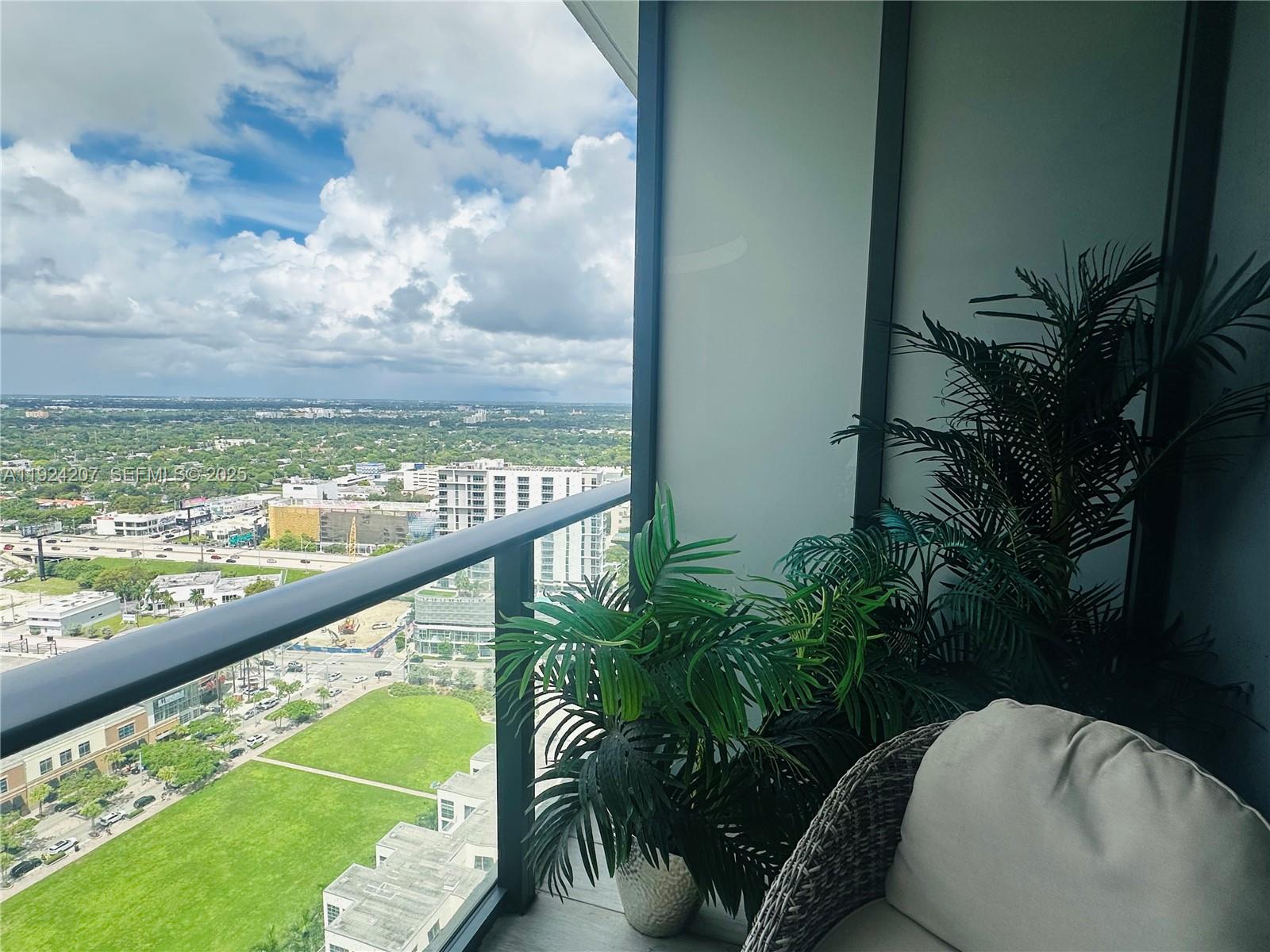 121 NE 34th St # 3014