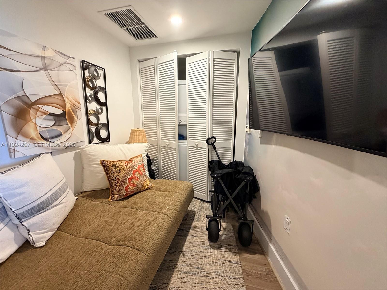 121 NE 34th St # 3014