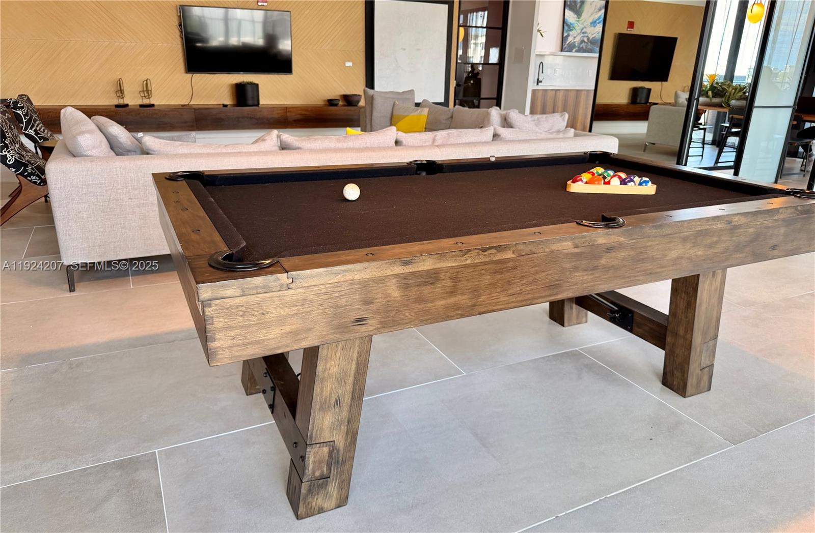 121 NE 34th St # 3014