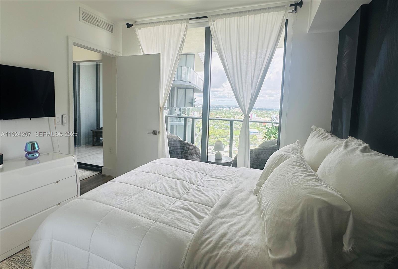 121 NE 34th St # 3014