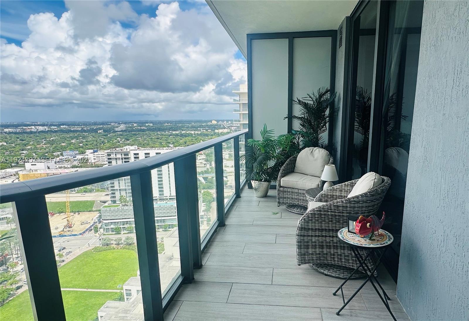 121 NE 34th St # 3014