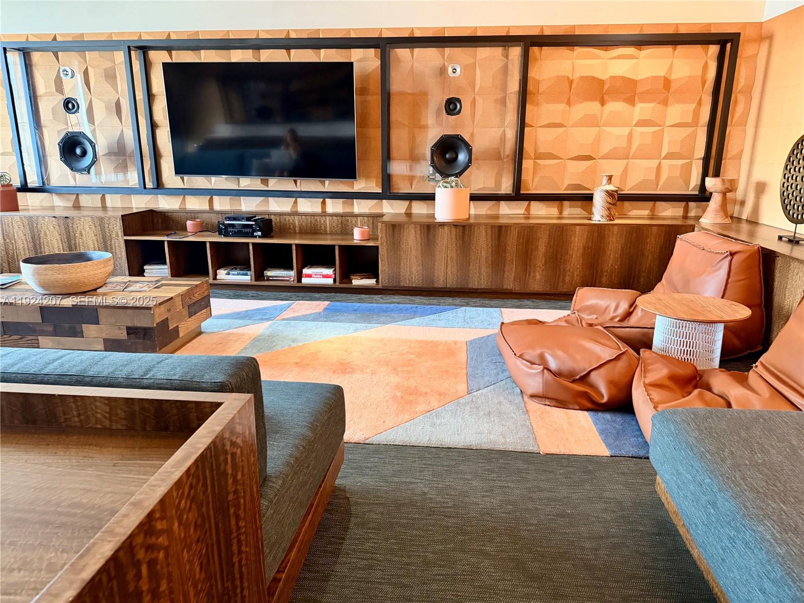 121 NE 34th St # 3014