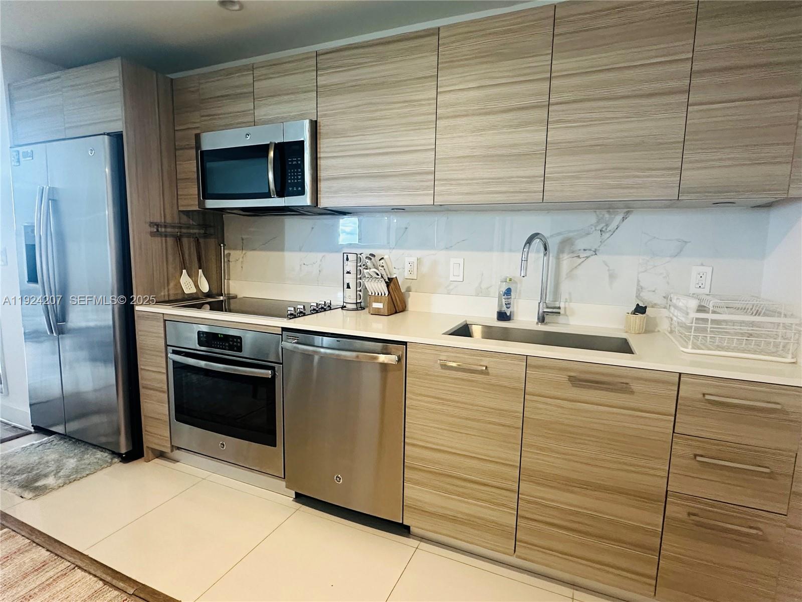 121 NE 34th St # 3014