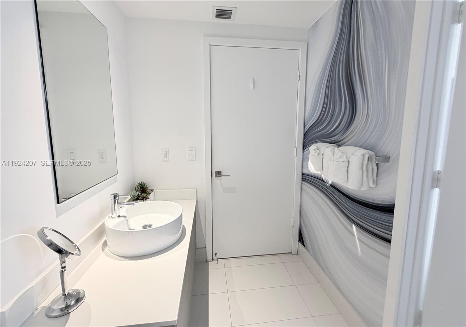 121 NE 34th St # 3014