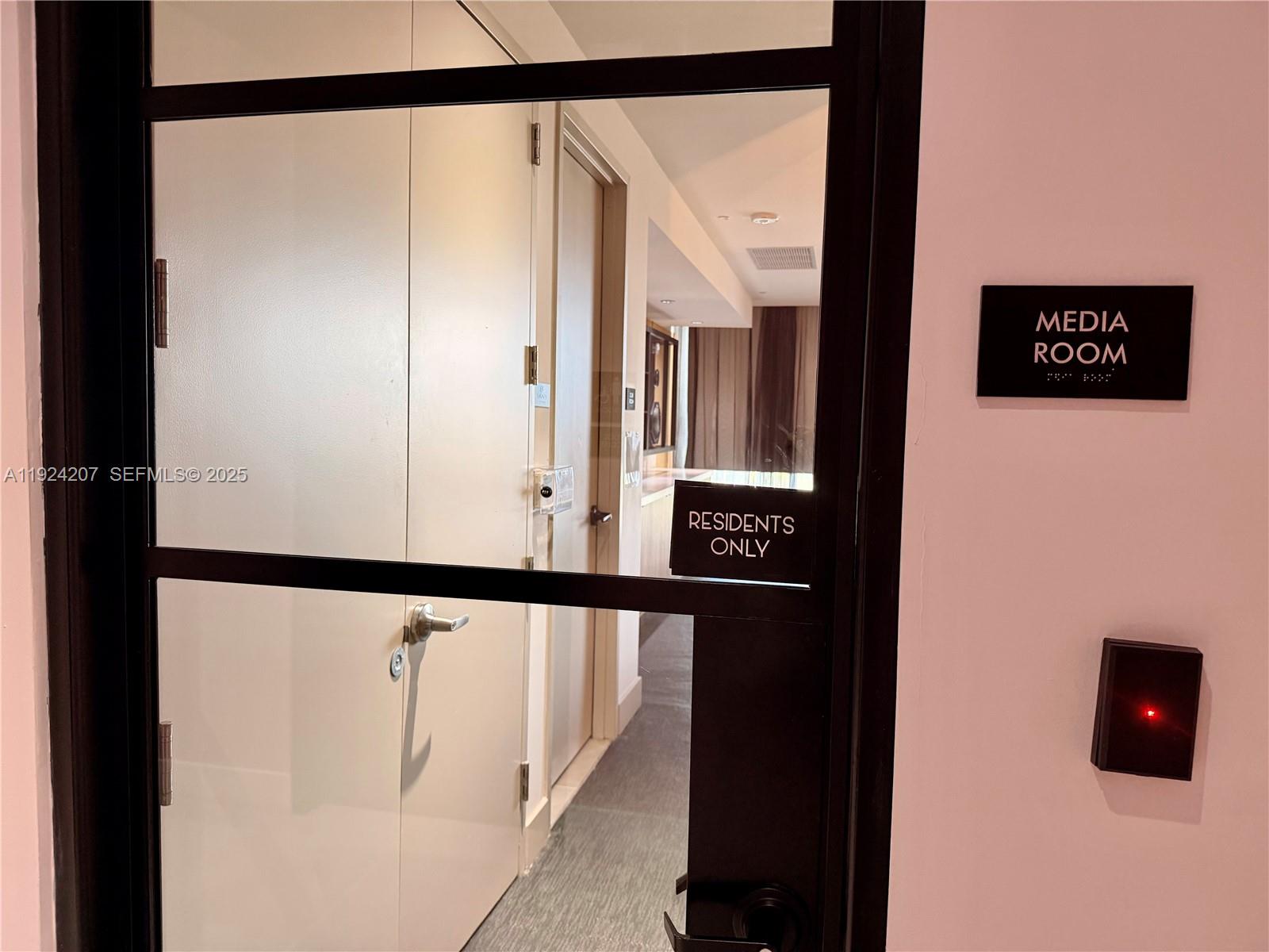 121 NE 34th St # 3014