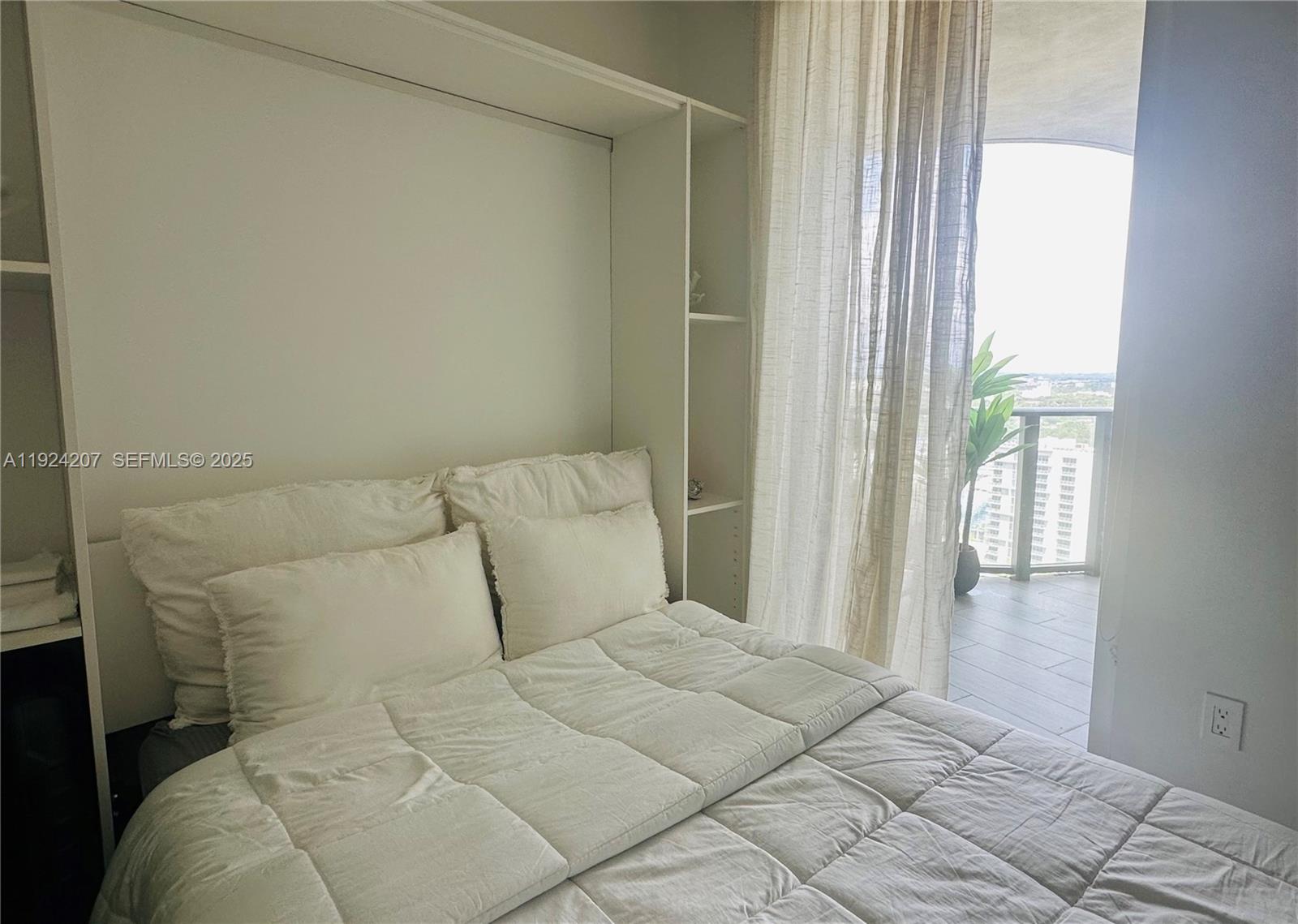 121 NE 34th St # 3014