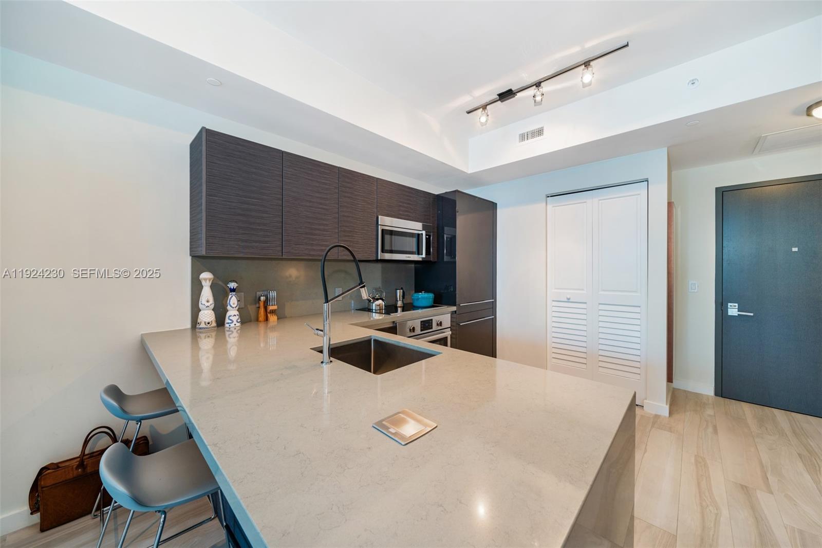 1080 Brickell Ave # 2706