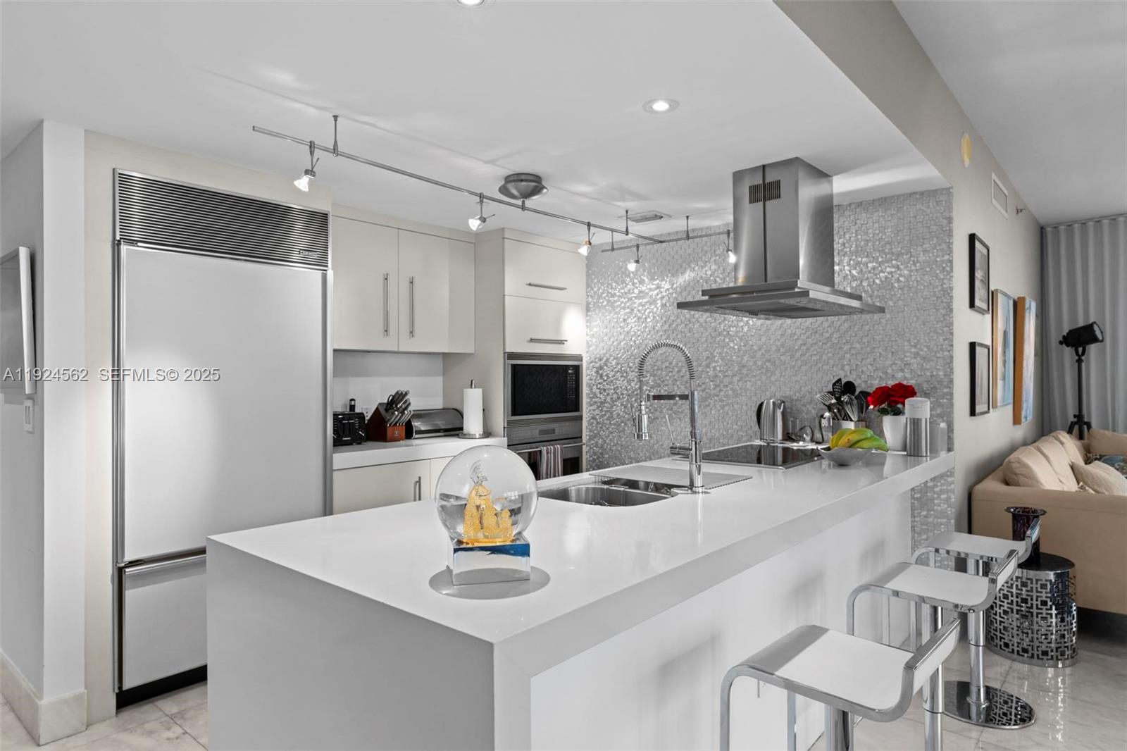 495 Brickell Ave # 501