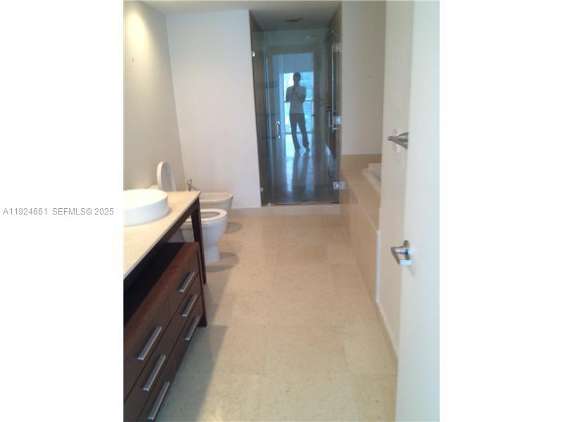 475 Brickell Ave # 2415