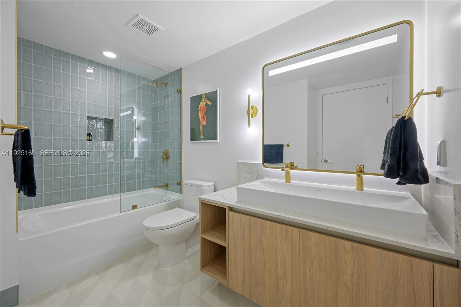 159 NE 6th St # 3810