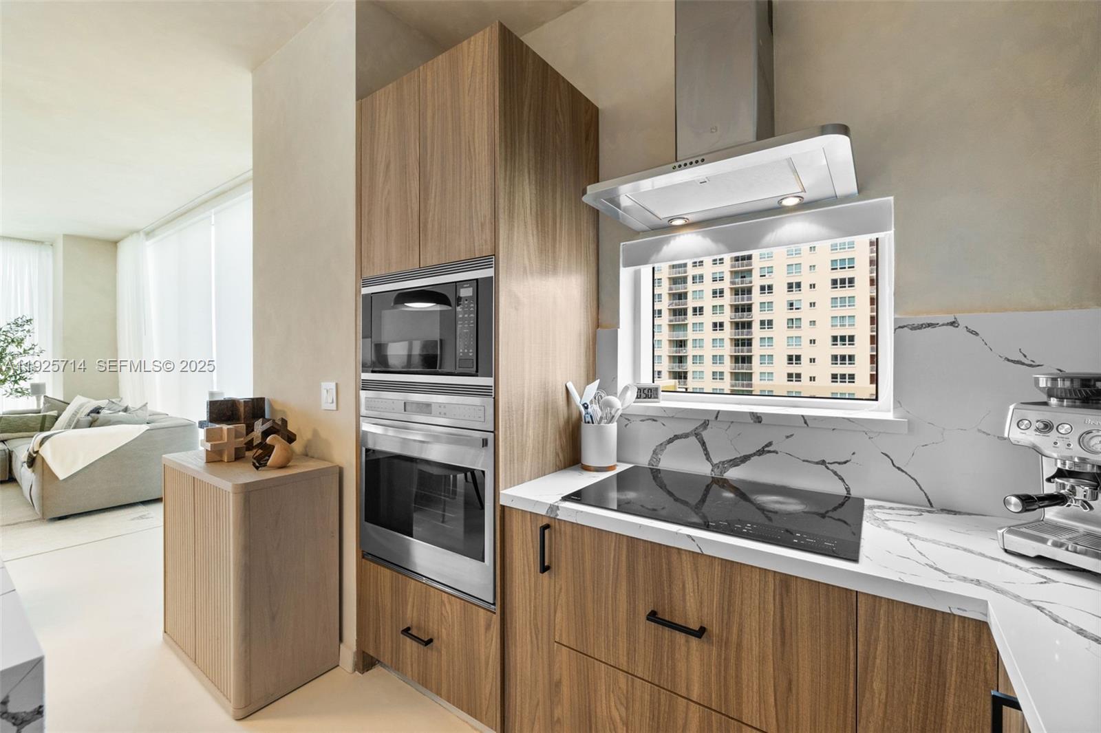 2020 N Bayshore Dr # 810