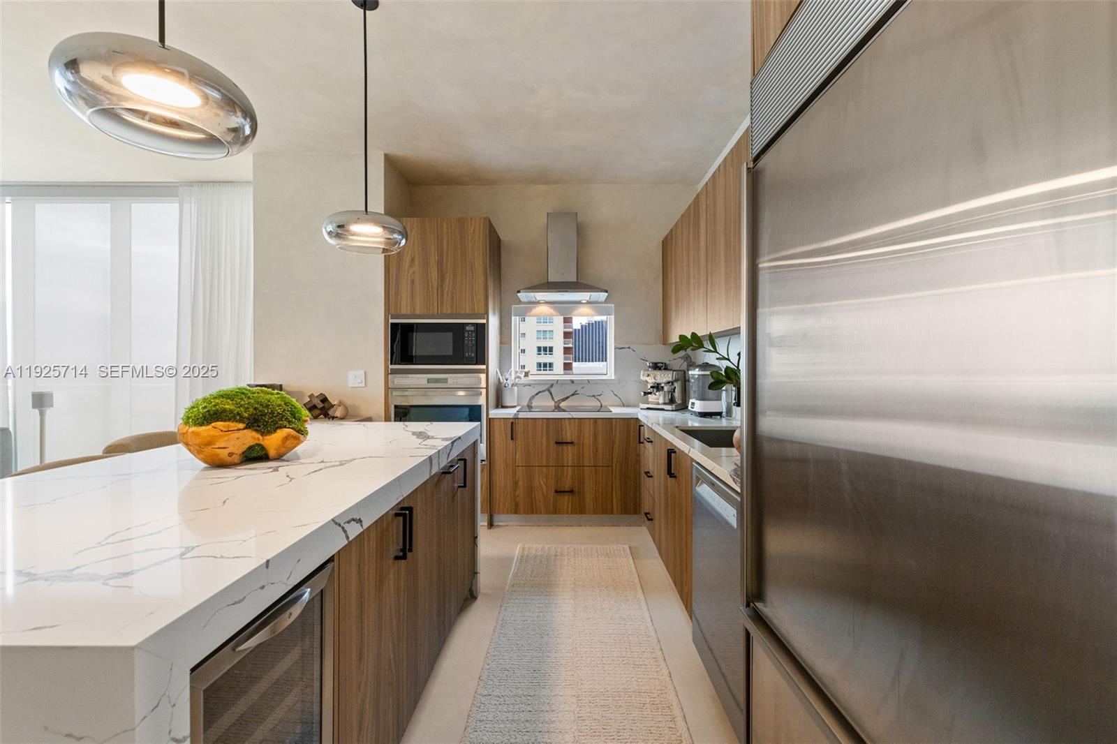 2020 N Bayshore Dr # 810