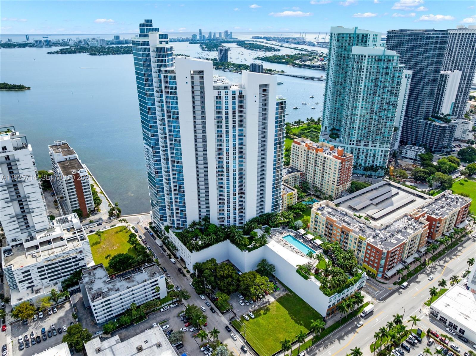 2020 N Bayshore Dr # 810