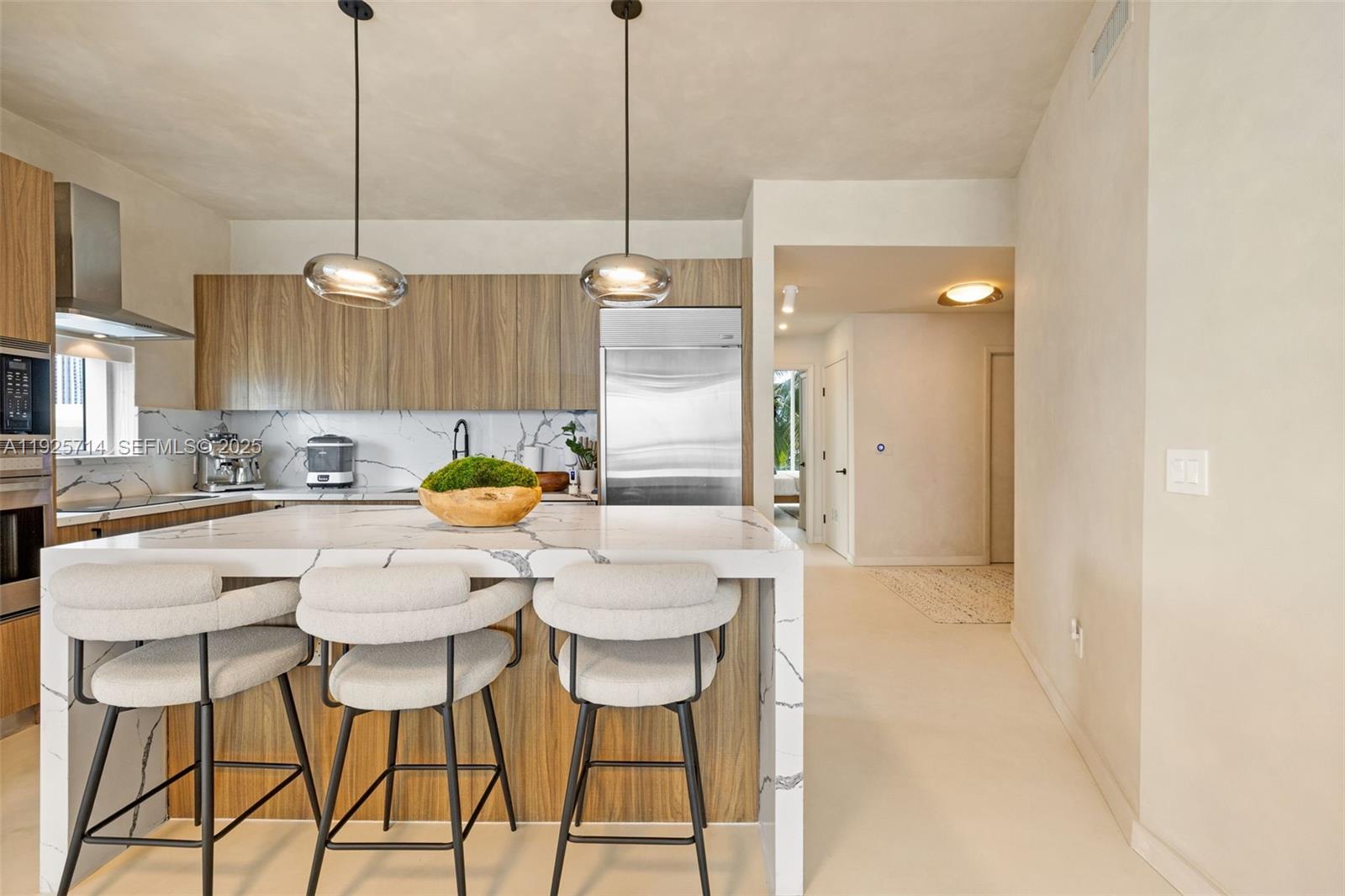 2020 N Bayshore Dr # 810
