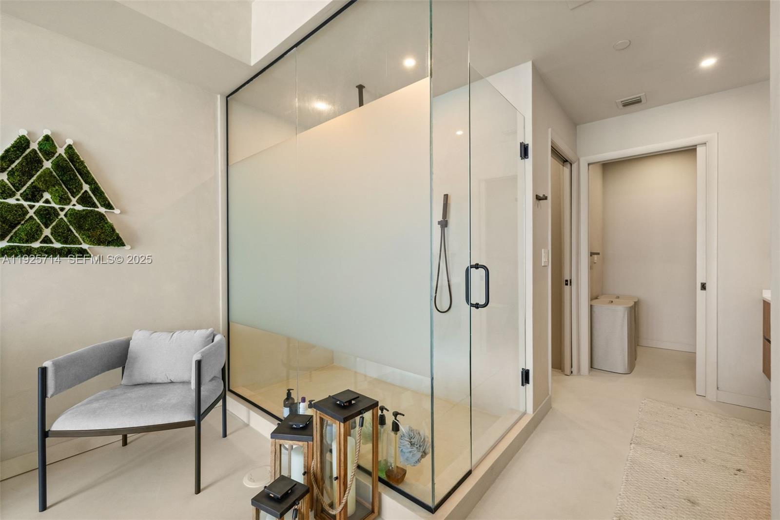 2020 N Bayshore Dr # 810