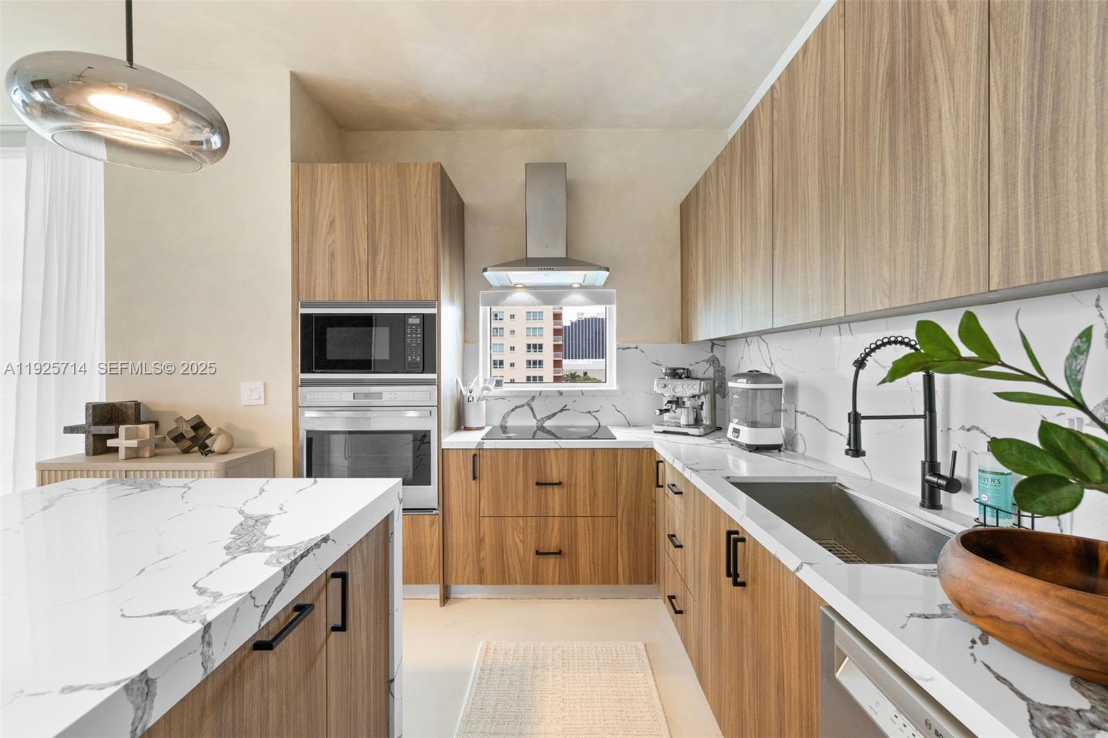 2020 N Bayshore Dr # 810