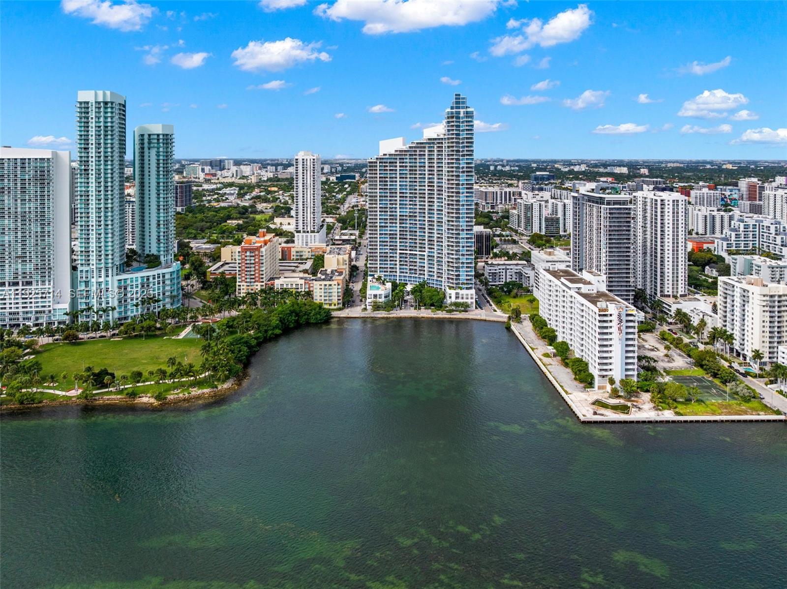 2020 N Bayshore Dr # 810
