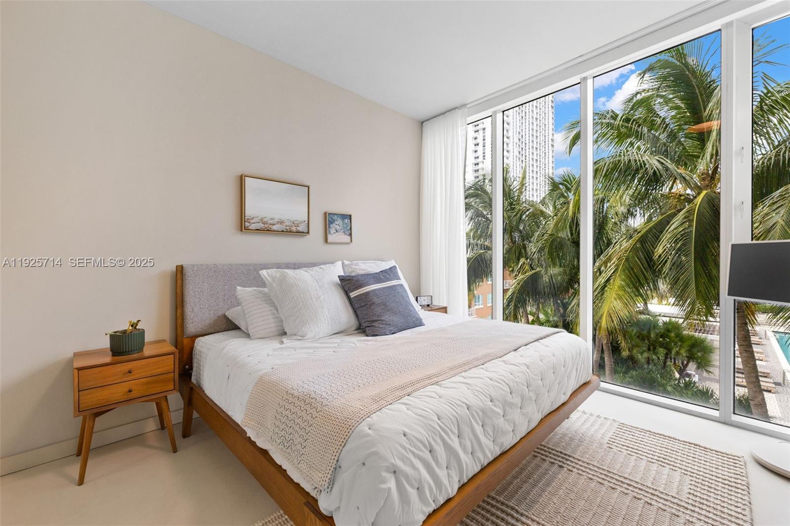 2020 N Bayshore Dr # 810