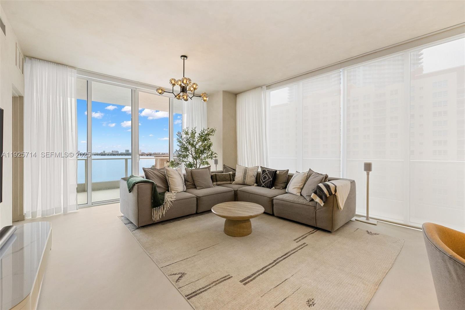 2020 N Bayshore Dr # 810