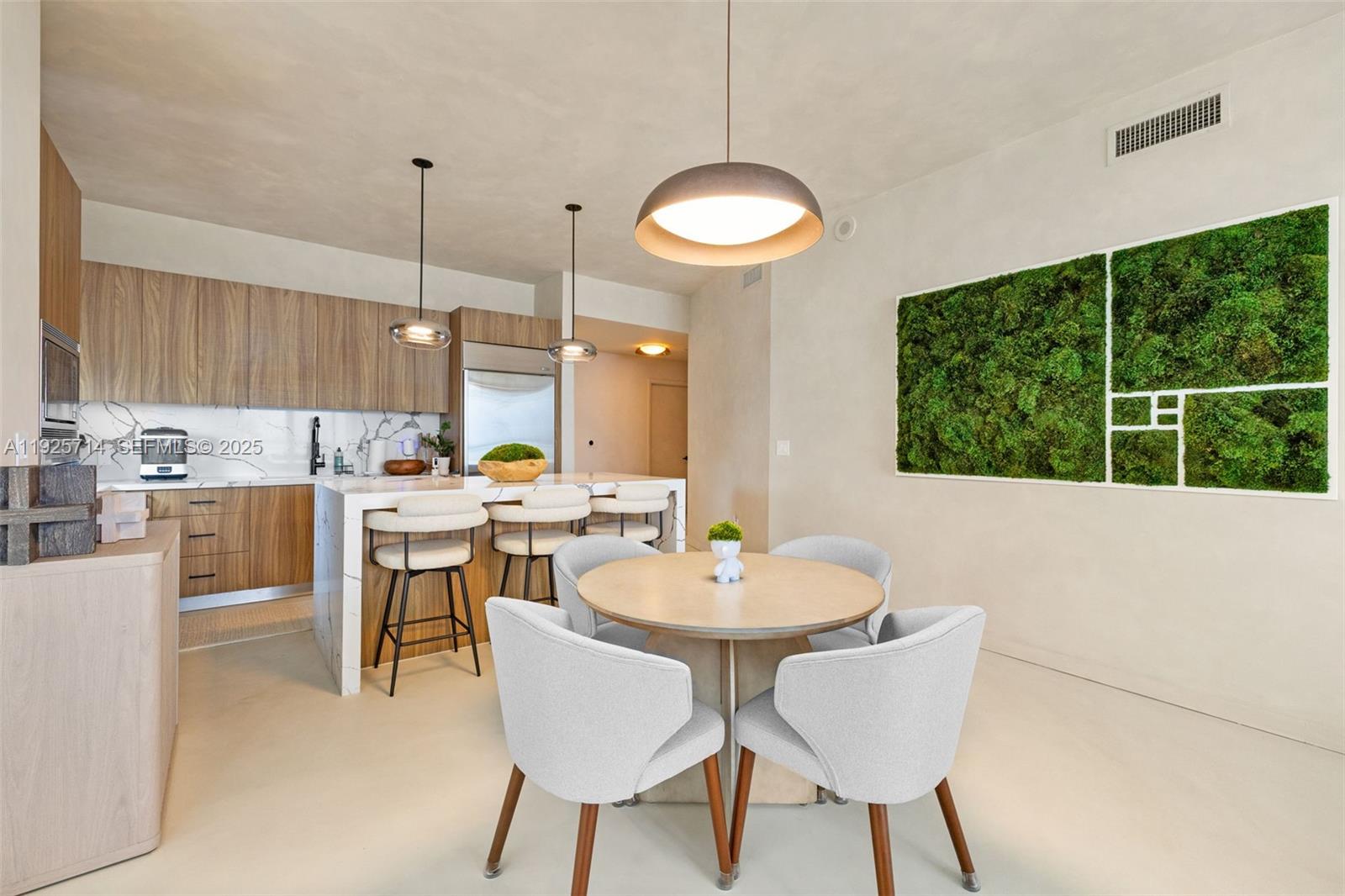 2020 N Bayshore Dr # 810