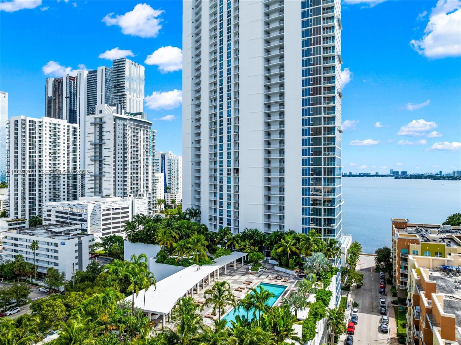 2020 N Bayshore Dr # 810