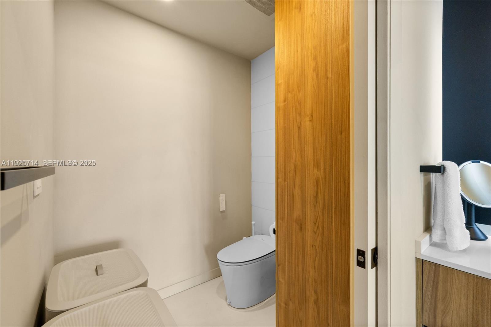 2020 N Bayshore Dr # 810