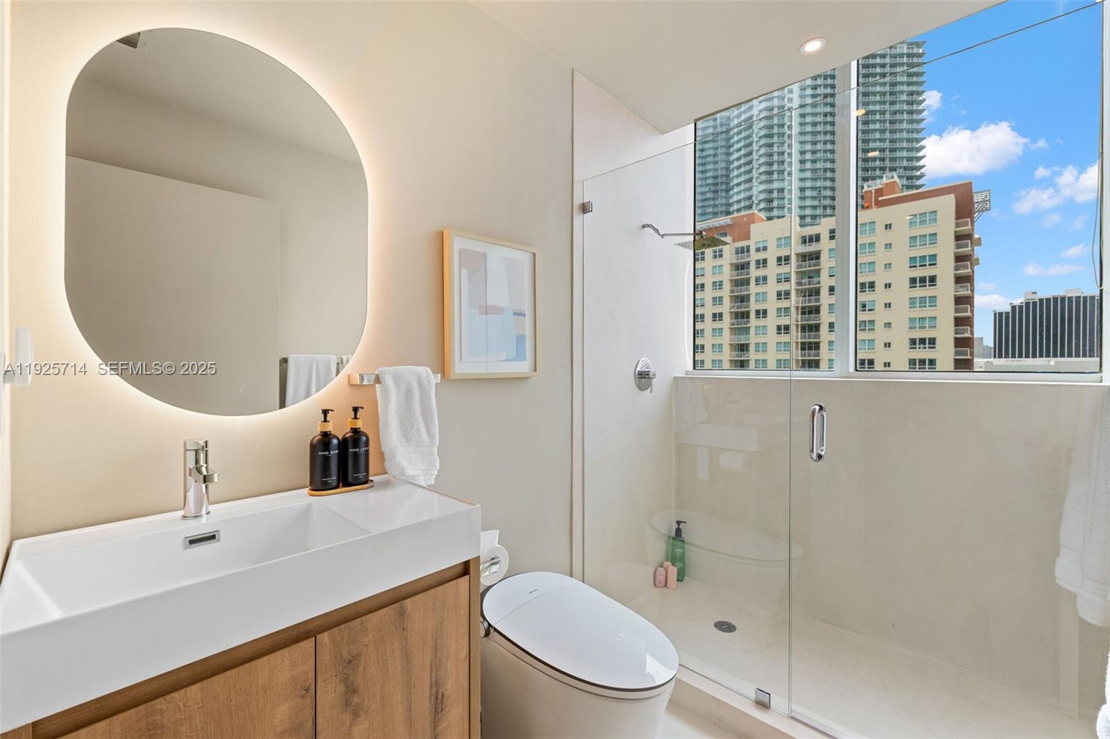 2020 N Bayshore Dr # 810