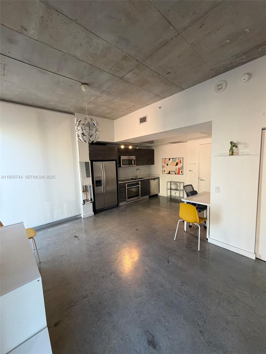 151 SE 1st St # 1004