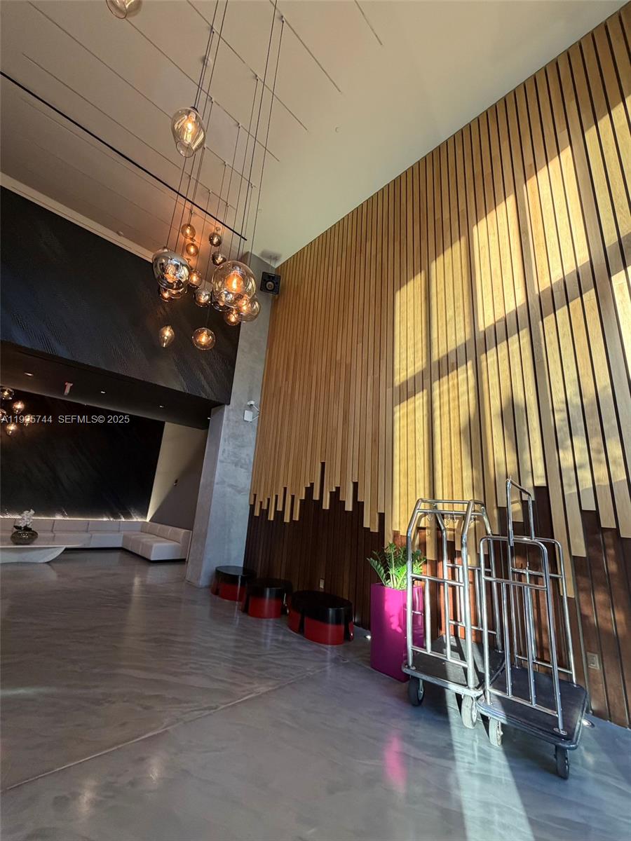 151 SE 1st St # 1004