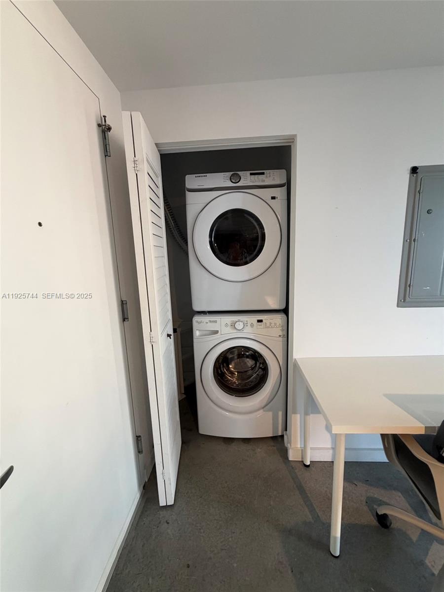 151 SE 1st St # 1004