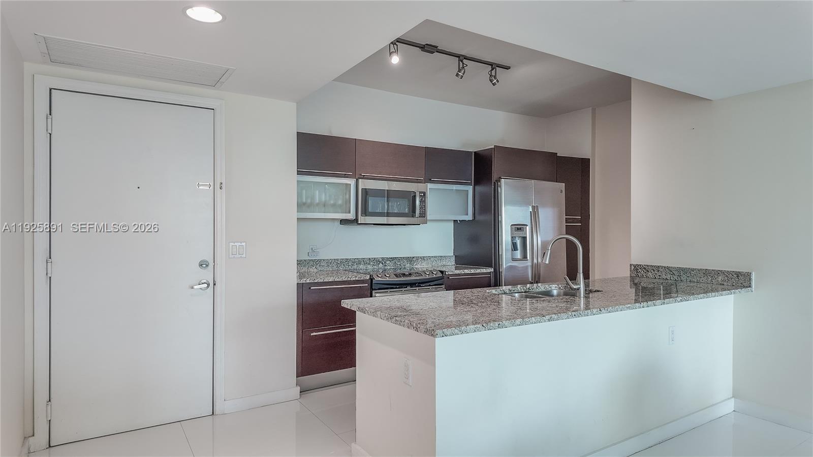 951 Brickell Ave # 1206