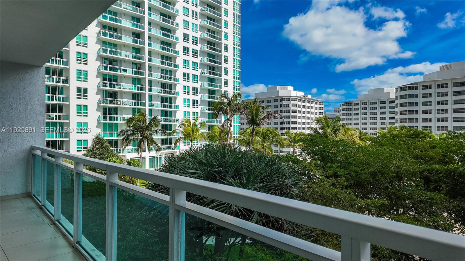 951 Brickell Ave # 1206