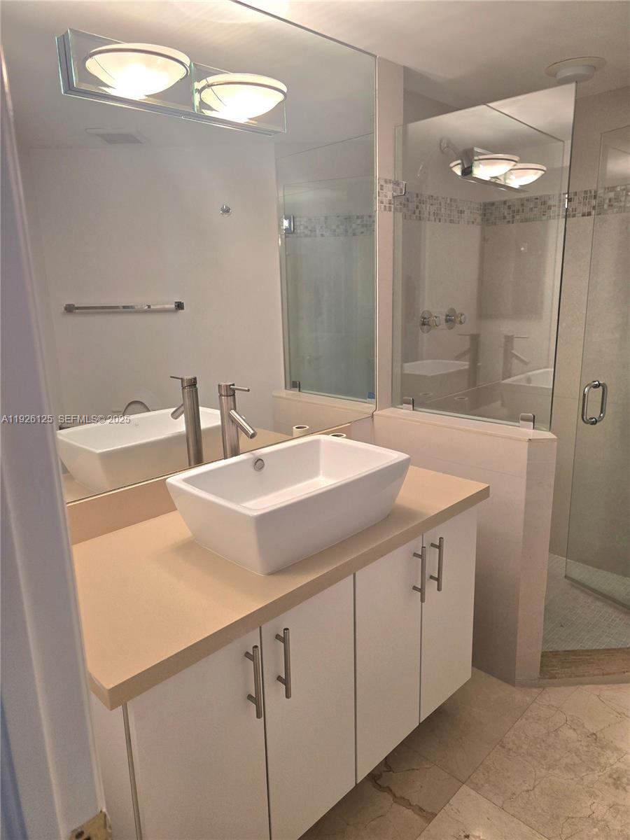 6301 Collins Ave # 2508