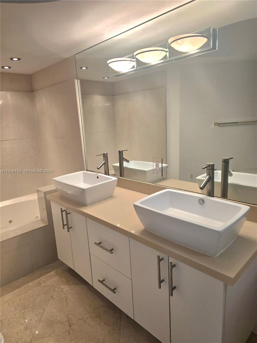 6301 Collins Ave # 2508