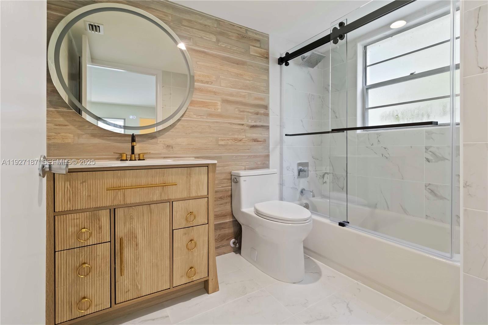 1805 Eleuthera Pt # A2